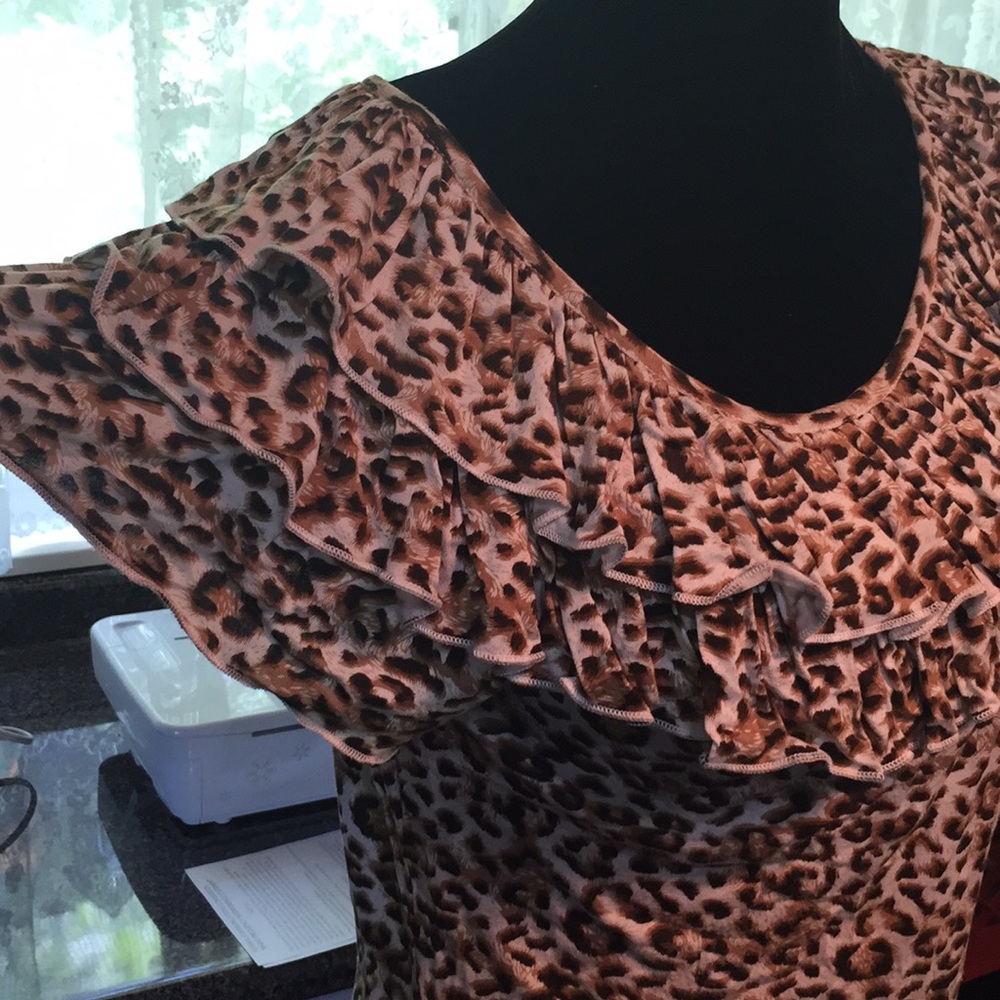 Women’s Top - Picture 2 of 8